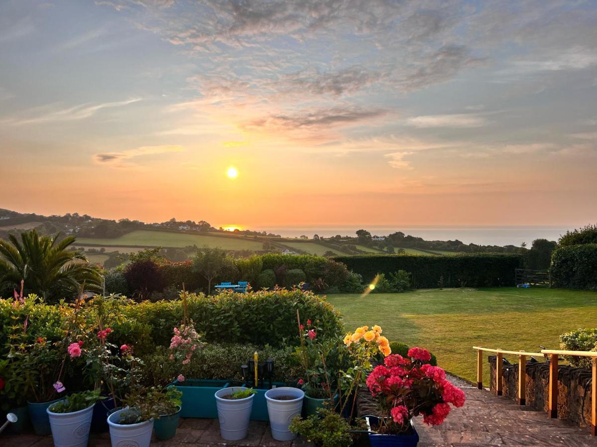 Halekulani Devon Homestay Torquay Bagian luar foto