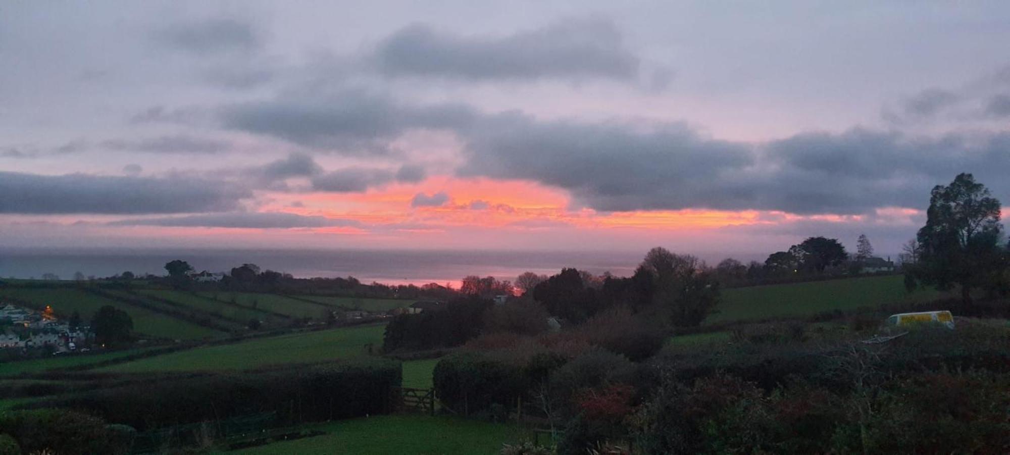 Halekulani Devon Homestay Torquay Bagian luar foto