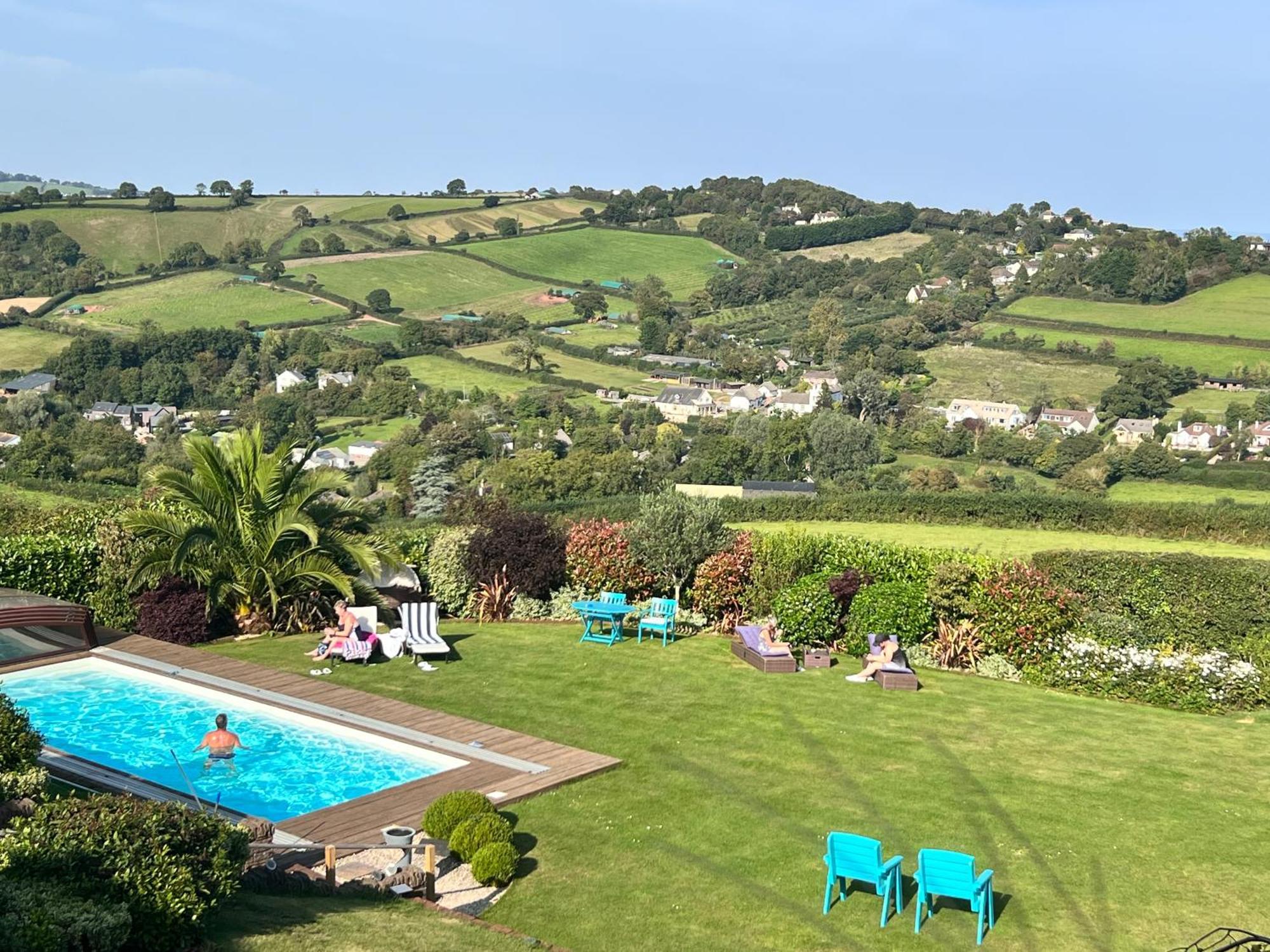 Halekulani Devon Homestay Torquay Bagian luar foto