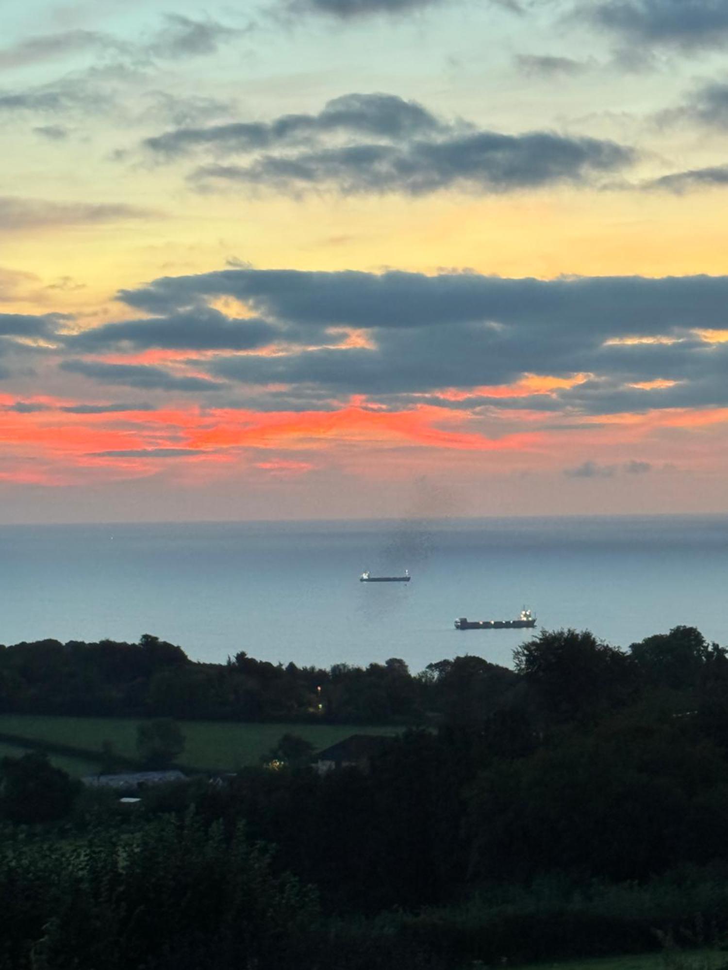 Halekulani Devon Homestay Torquay Bagian luar foto