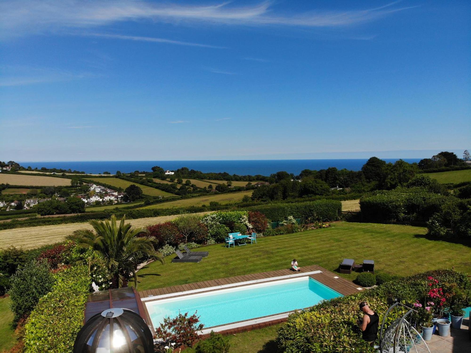 Halekulani Devon Homestay Torquay Bagian luar foto