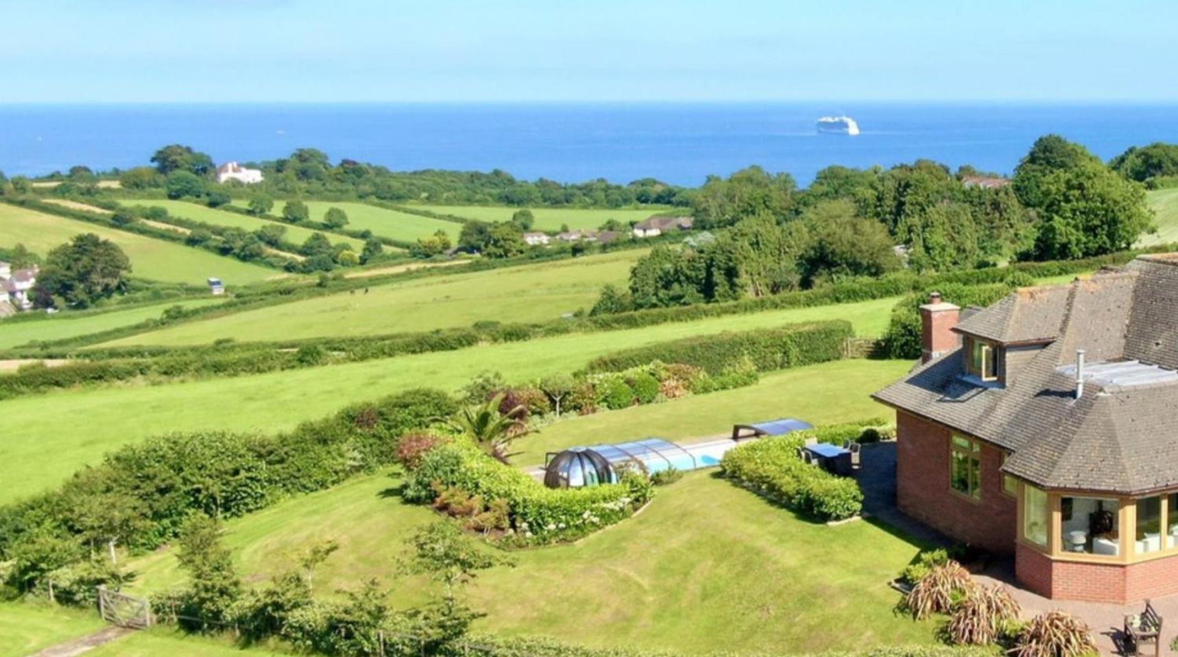 Halekulani Devon Homestay Torquay Bagian luar foto
